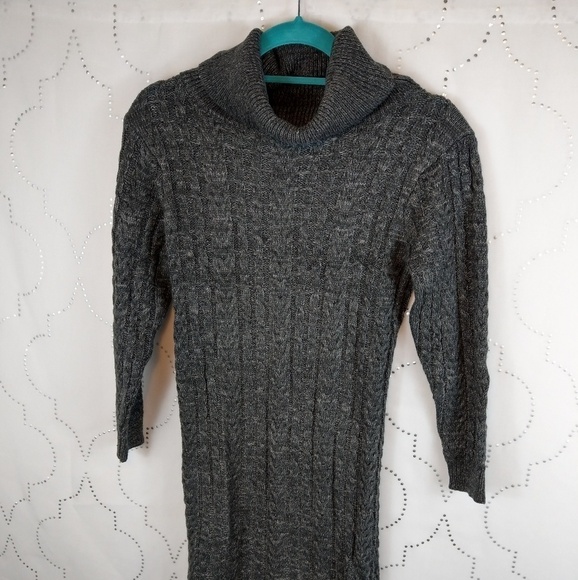 Gray long-sleeve turtleneck sweater… - Picture 7 of 8